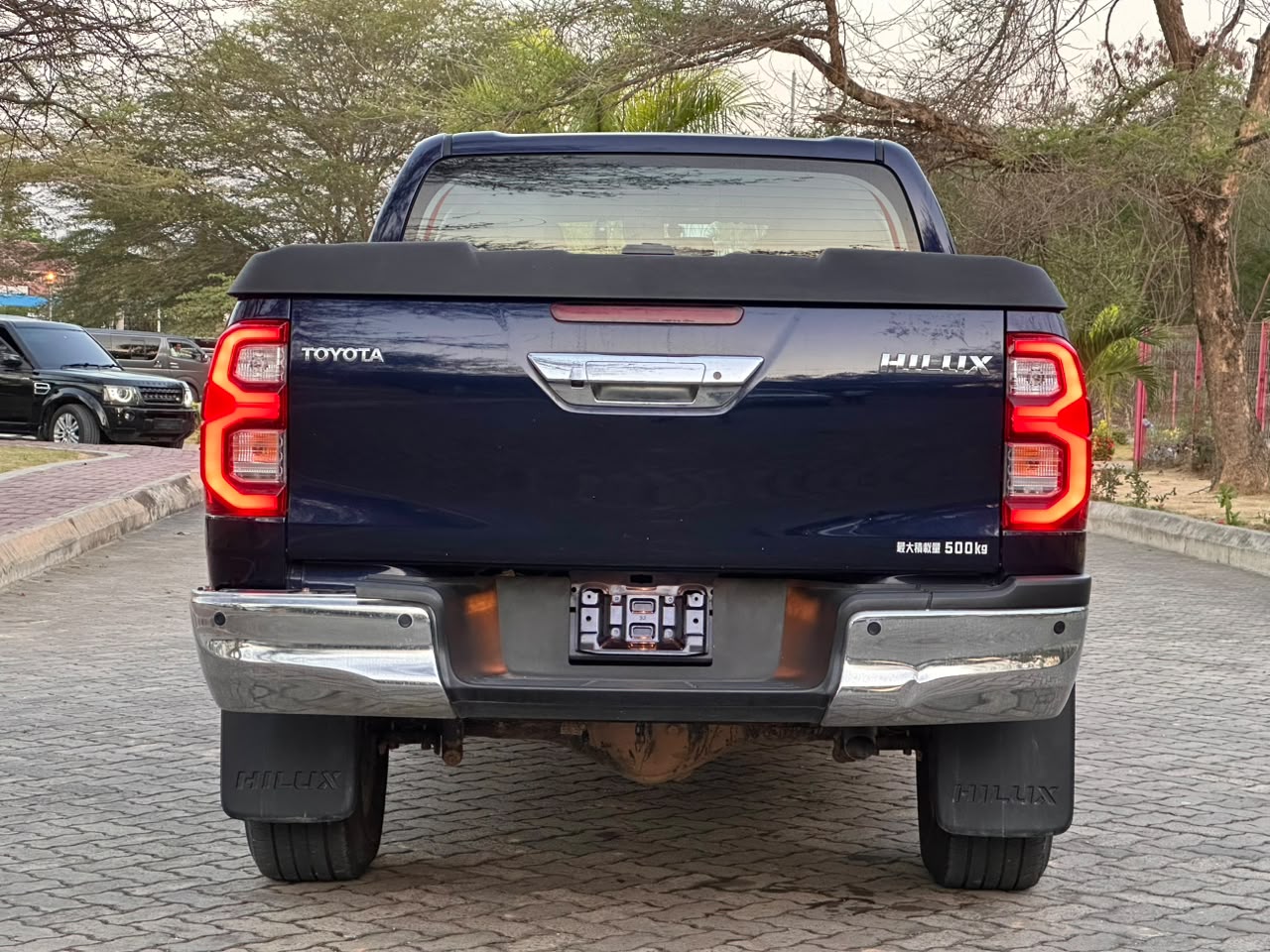 TOYOTA HILUX DOUBLE CABIN thumbnail 9